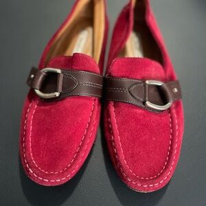 Oscar de la Renta Red Suede Loafers Brown Strap & Gold Accent Hardware. Size 37